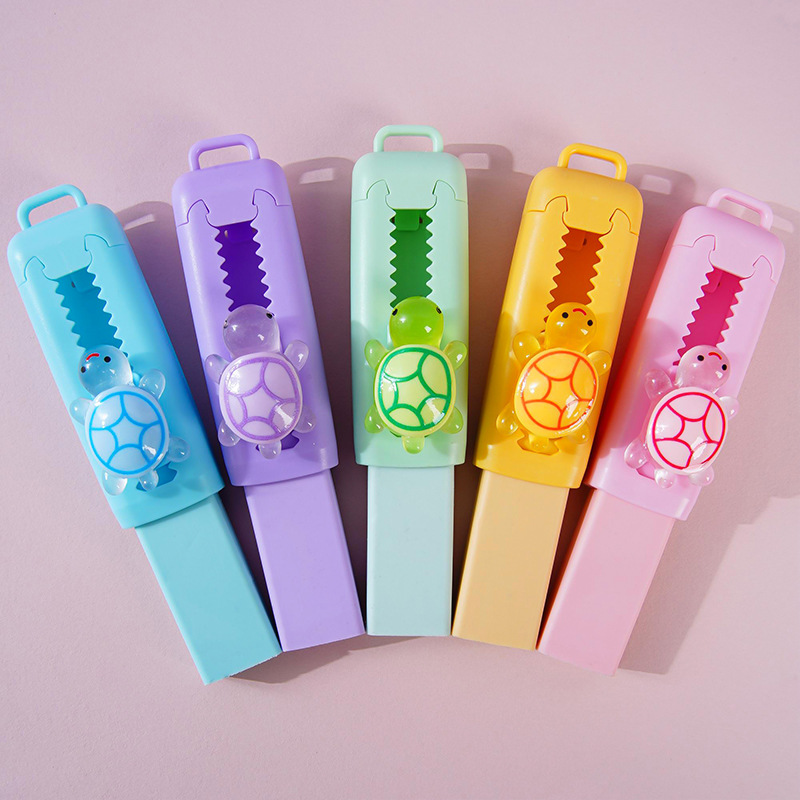 Cute little turtle-shaped eraser – easy to clean, produces few debris, and features a push-type mechanism for use.