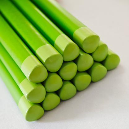 Wooden, small, green, tri-colored painted triangular pencil cases – high-quality HB2B pencils for students and school supplies.