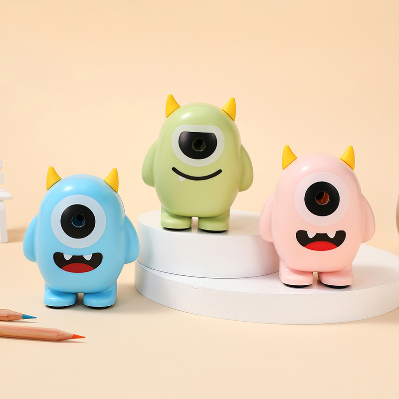 Monster-themed cartoon pencil sharpener, suitable for primary school students to use for sharpening pencils – hand-cranked type.
