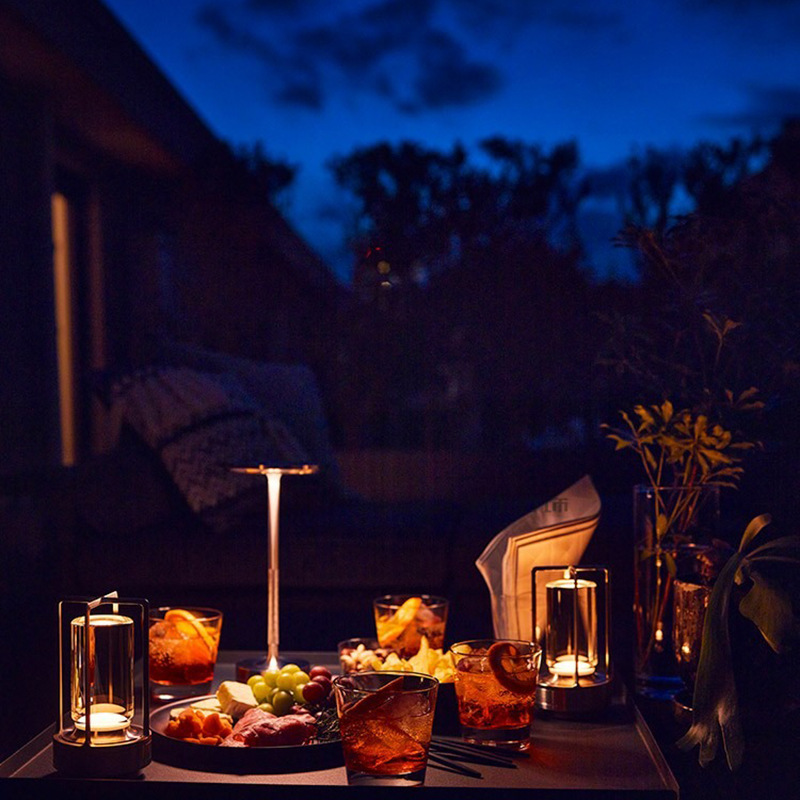 High-end rechargeable table lamp with a sophisticated bar ambiance, suitable for outdoor camping and bar use, made of metal and touch-sensitive material.
