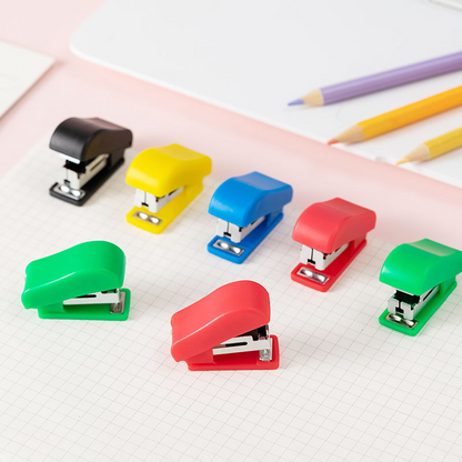 Mini stapler student supplies labor-saving stapler set