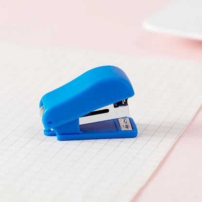 Mini stapler student supplies labor-saving stapler set